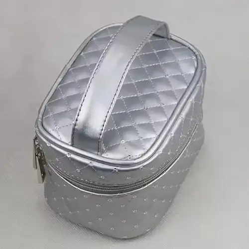 OEM New Style Grid Waterproof Pretty Makeup Bags Silver Girls Leather Cosmetic Bags